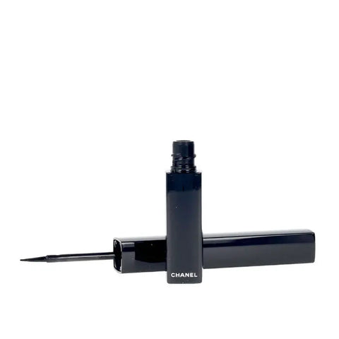 Jag Couture London photo of Chanel Le Liner De Chanel Liquid Eyeliner in shade 512 Noir Profond with sleek black liquid eyeliner pen.