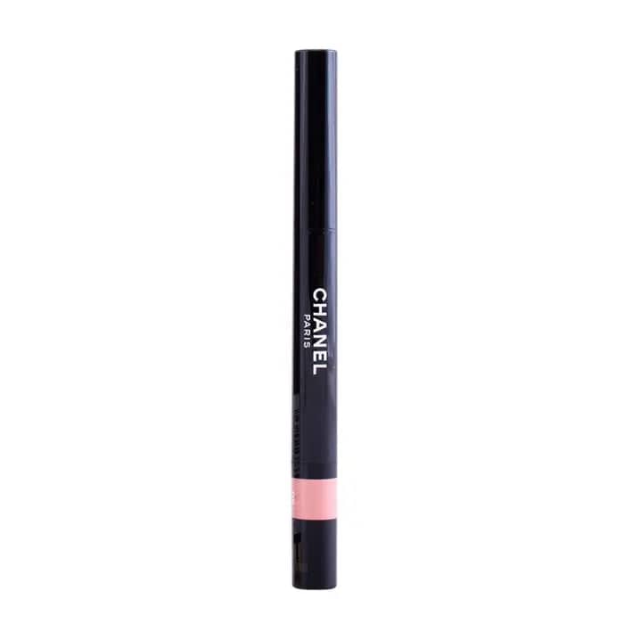 Chanel Stylo Ombre Et Contour Eyeshadow Liner Khol 06 Nude Éclat in sleek pencil form, displayed on a neutral background.