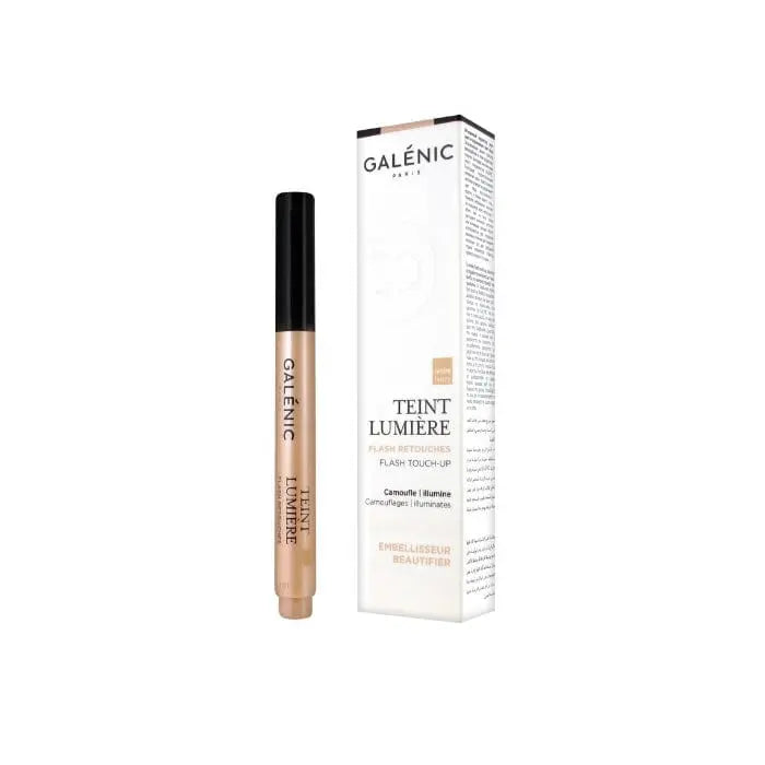 Galenic Teint Lumiere Flash Touch Up compact with luminous powder and mirror, designed for quick skin touch-ups.
