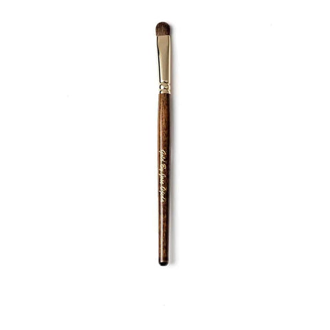 Small eyeshadow brush by Gold by José Ojeda, made with soft Japanese pony hair, ideal for precise eye makeup application.