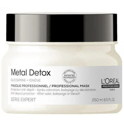 L'Oréal Professionnel Metal Detox professional hair mask in a 500ml jar, designed to remove metal residues and restore shine.