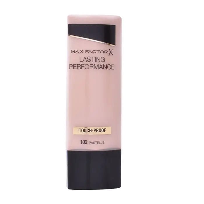 Max Factor Lasting Performance Foundation in shade 102 Patelle, displayed in a sleek compact with smooth, even skin tone.