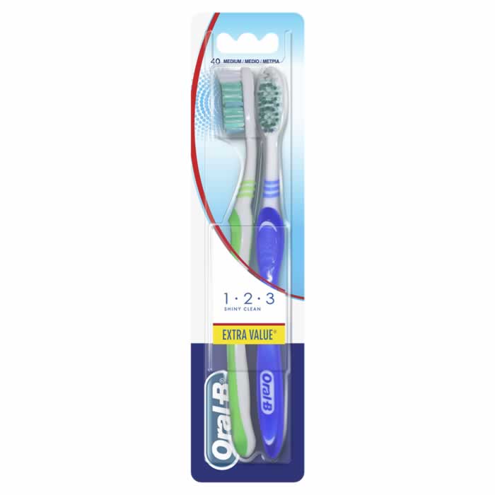 Two Oral-B Shiny Clean Medium toothbrushes with blue and white handles, designed for effective oral cleaning.