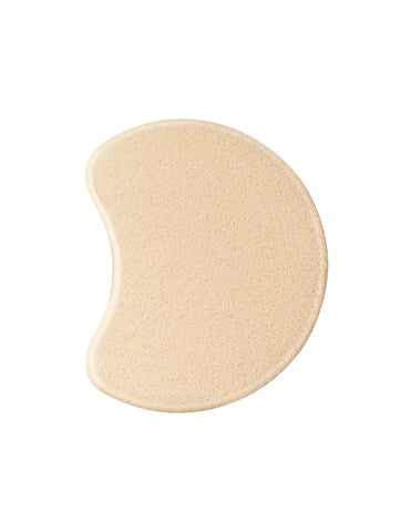 Sensai Sen Maq Total Finish foundation with sponge applicator, showcased in a sleek compact for smooth, flawless makeup application.