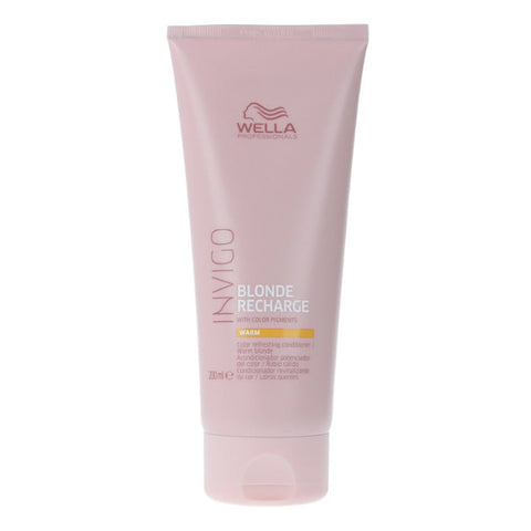 Wella Invigo Blonde Recharge color refreshing conditioner in 200ml bottle, designed for warm blonde hair care.