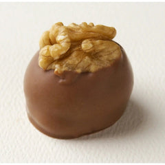 Jag Couture London - New York Manon Lait - light hazelnut caramel mousse on a croquant base hand decorated with a walnut 19g