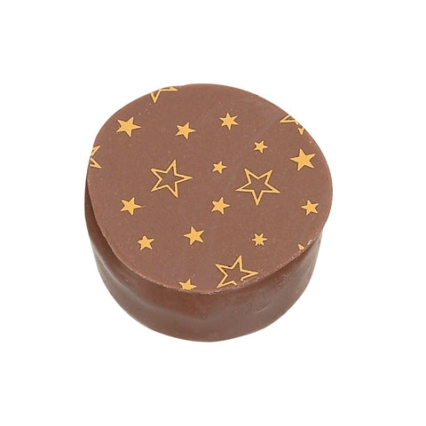 Jag Couture London-New York mulled wine chocolate ganache in milk chocolate, showcasing a rich, smooth dessert with mulled wine flavor.