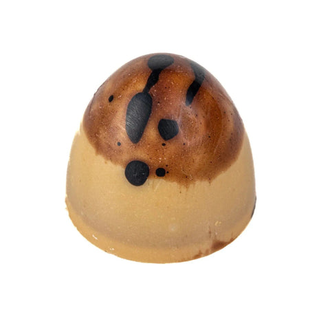 Jag Couture London New York popcorn bullet with white caramel chocolate and popcorn caramel, 10g snack.